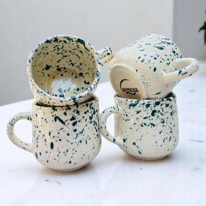 Set de 4 Tazas de Cerámica de 12 oz – Decorado Salpicado Azul – Diseño Artesanal Hecho a Mano – Estilo Moderno para Café, Té o Chocolate