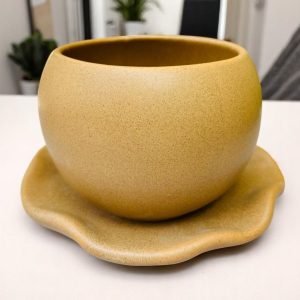 Maceta Esférica de Gres con Plato – 10×9 cm – Color Avellana Mate – Cerámica Decorativa para Plantas Pequeñas – Estilo Natural y Artesanal